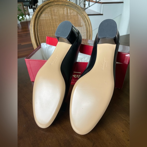 Salvatore Ferragamo Vara pump - Size 11 - Picture 8 of 9